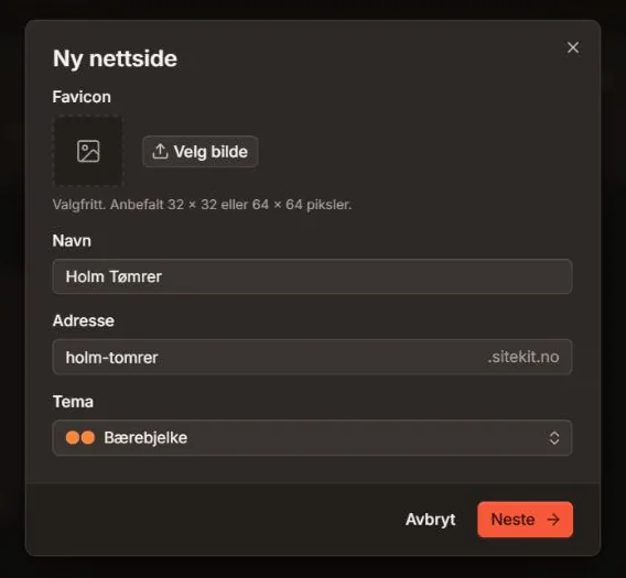 Dialogen «Ny nettside» med feltene favicon, navn, adresse og tema, utfylt med navnet Holm Tømrer, adressen holm-tomrer.sitekit.no og temaet Bærebjelke