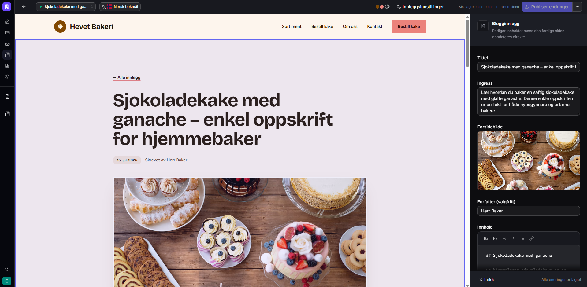 Bloggredigering i Sitekit: innlegget forhåndsvises til venstre, tittel, ingress og innhold redigeres til høyre